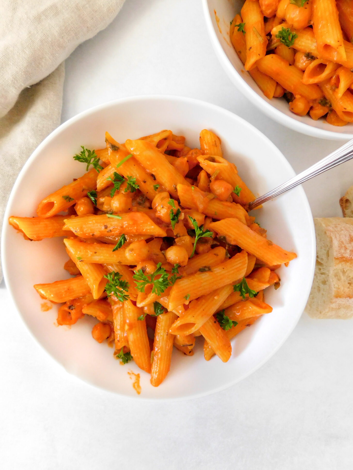 Vegan One-Pot Tomato Vodka Pasta - Supermom Eats