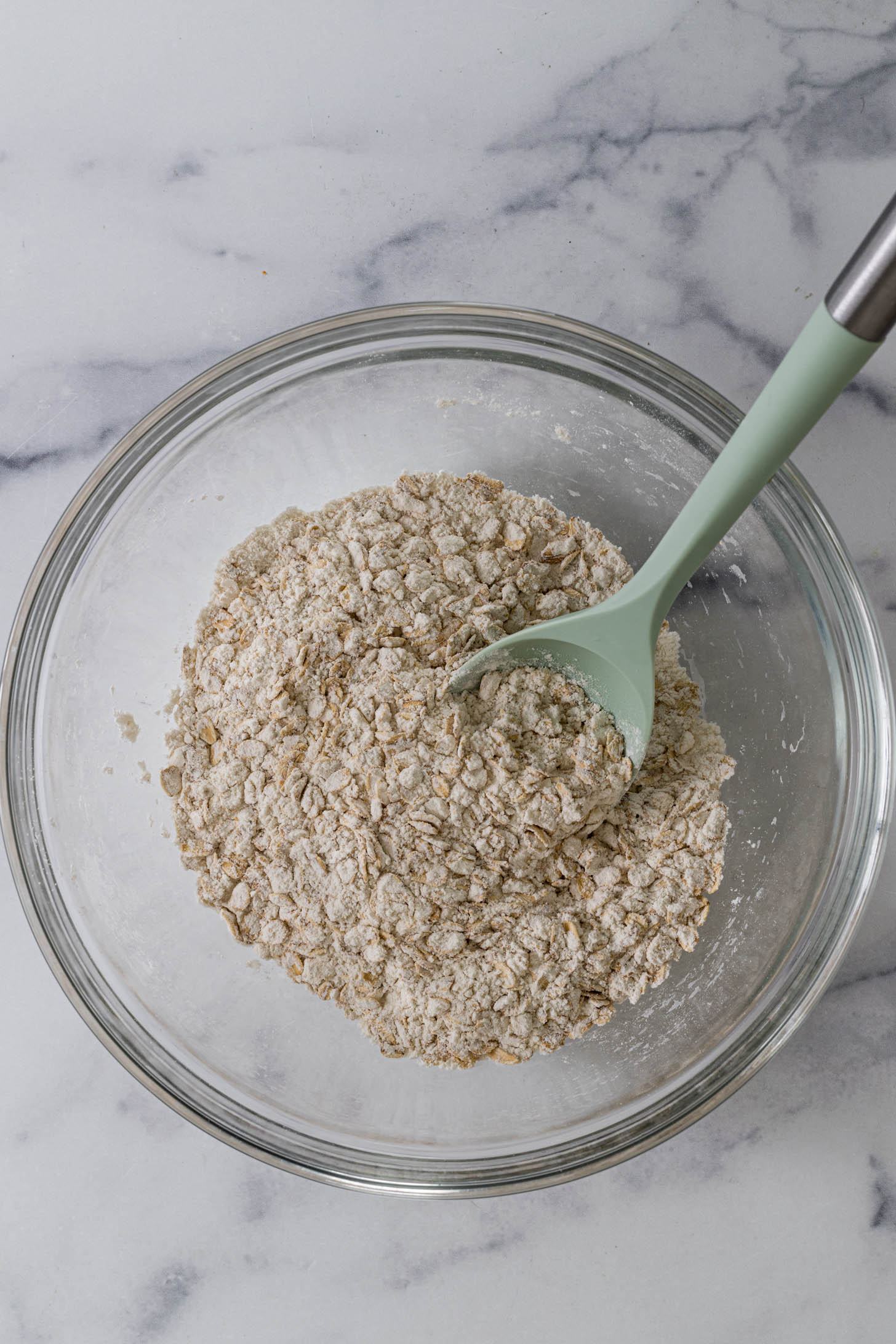 Oats and flour mixed together in a bowl.